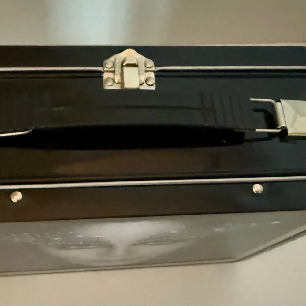 Rare Cher Thermal Metal Lunchbox Themed Dressed To Kill tour 2013 collectible - Picture 8 of 11